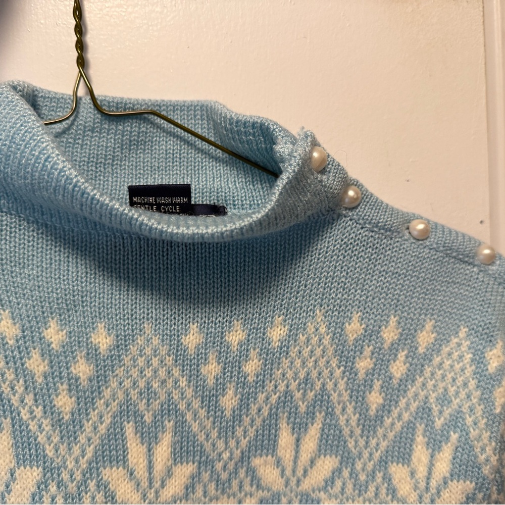 Vintage ( 80s) Blue and Cream Fair Isle Knit Sweater with pearl detail - Picture 3 of 9